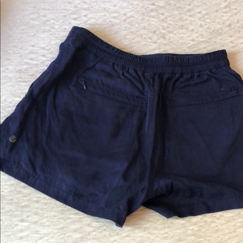 Lululemon silk shorts sz 6